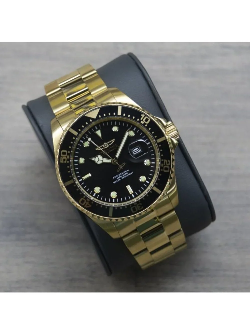 Stylish Men's Pro Diver Quartz Watch - Silver Analog Display, Water-Resistant